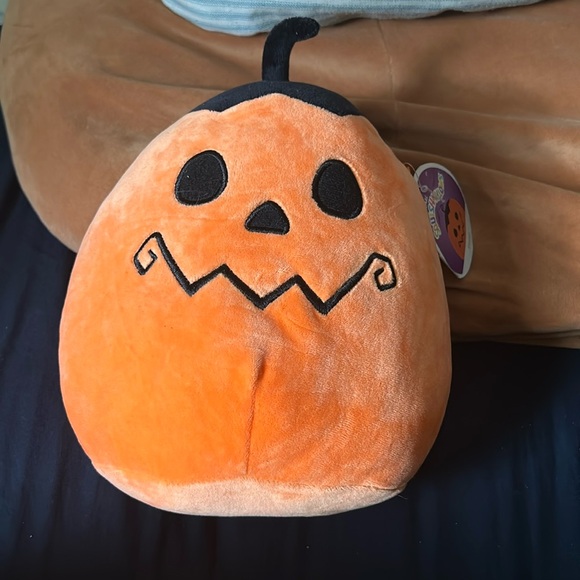 “Paige” Is a pumpkin squishmallow/Halloween themed - Picture 1 of 3